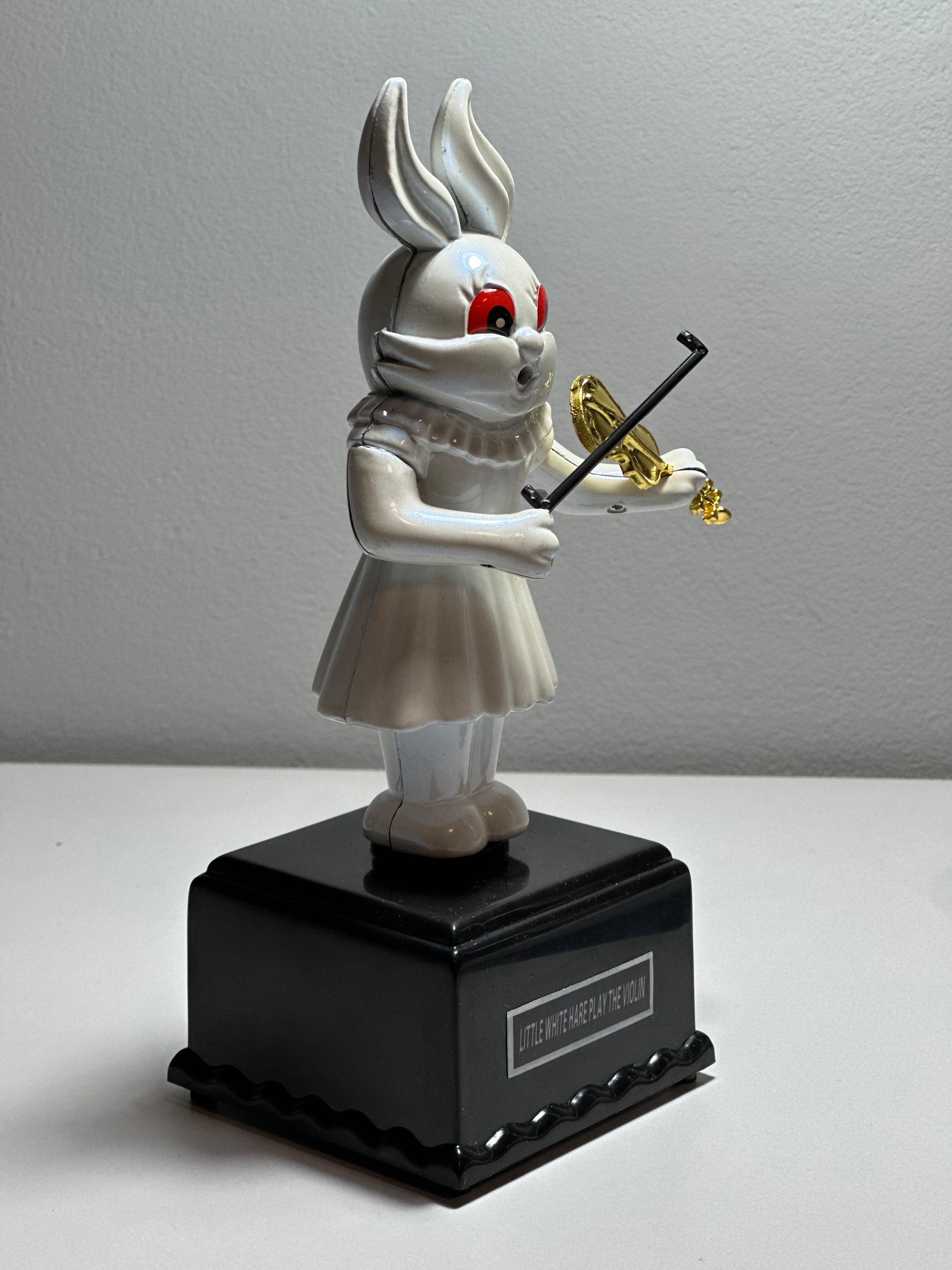 Unique Lighter with White Rabbit Playing Violin - Limited Edition - SimsonStore